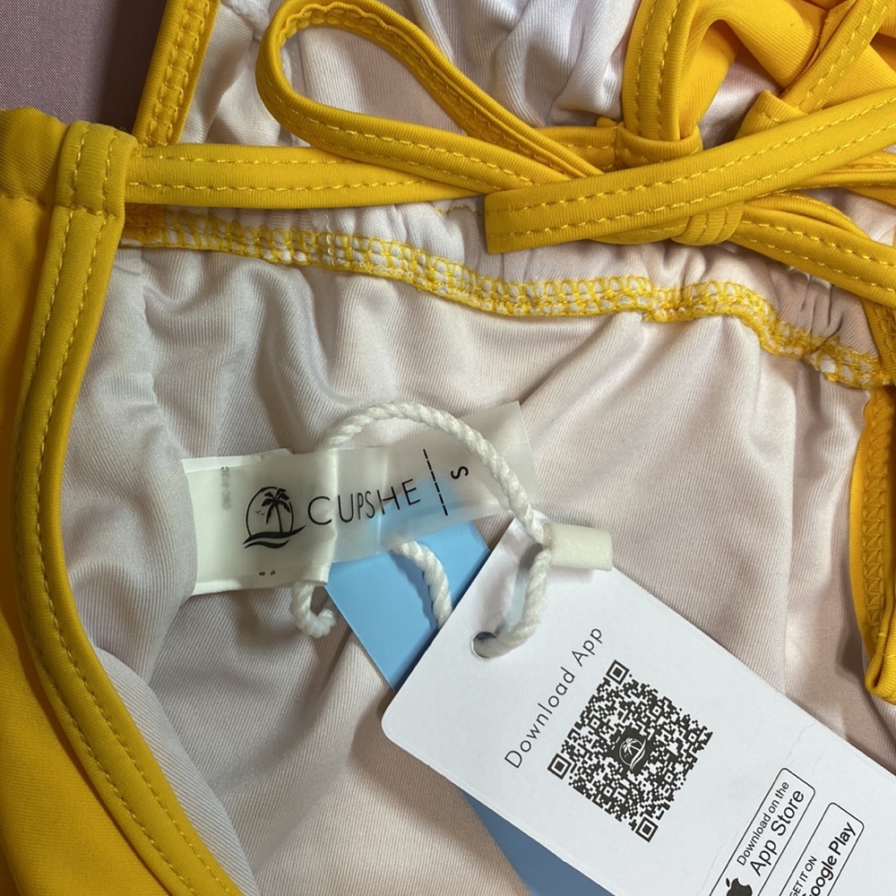 Cupshe Swim Suite Yellow - Picture 3 of 4